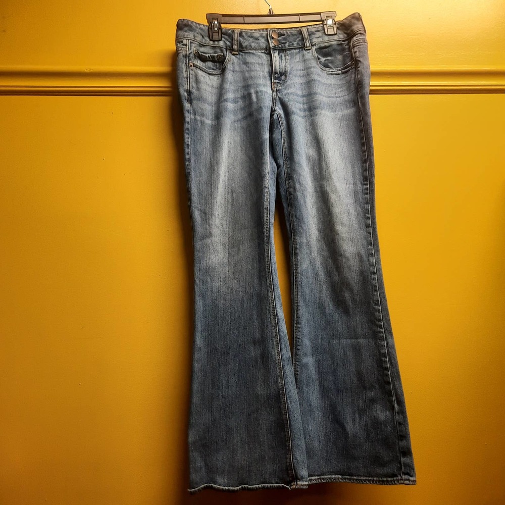 American Eagle Outfitters stretch Artist flare jean size 10